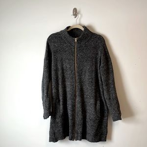 Cozy oversized grey zip-up Tahari cardigan